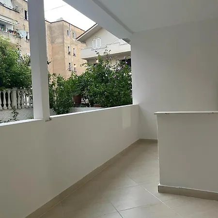 Apartament *